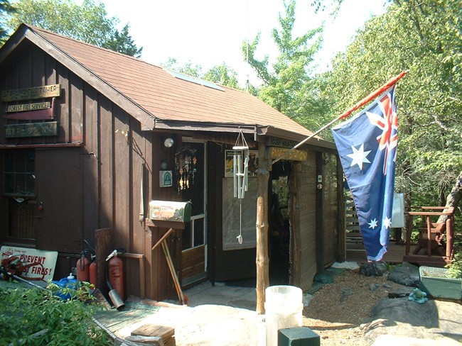 2007 photo of cabin by Bob Spear