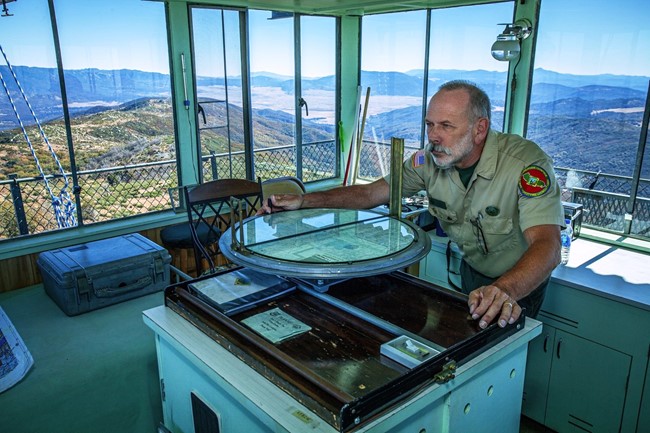 An FFLA volunteer sites the fire-finder in the High Point cab - 2019