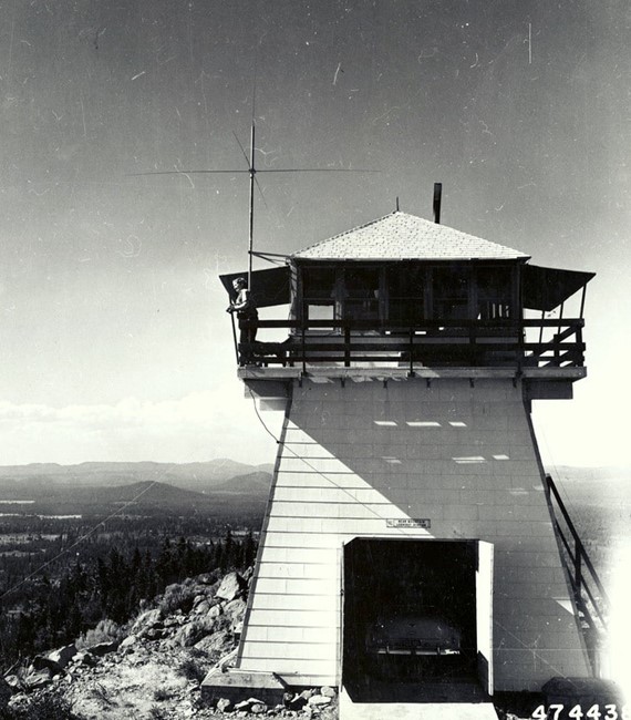 1953 - BC-301 Cabin on an enclosed timber tower