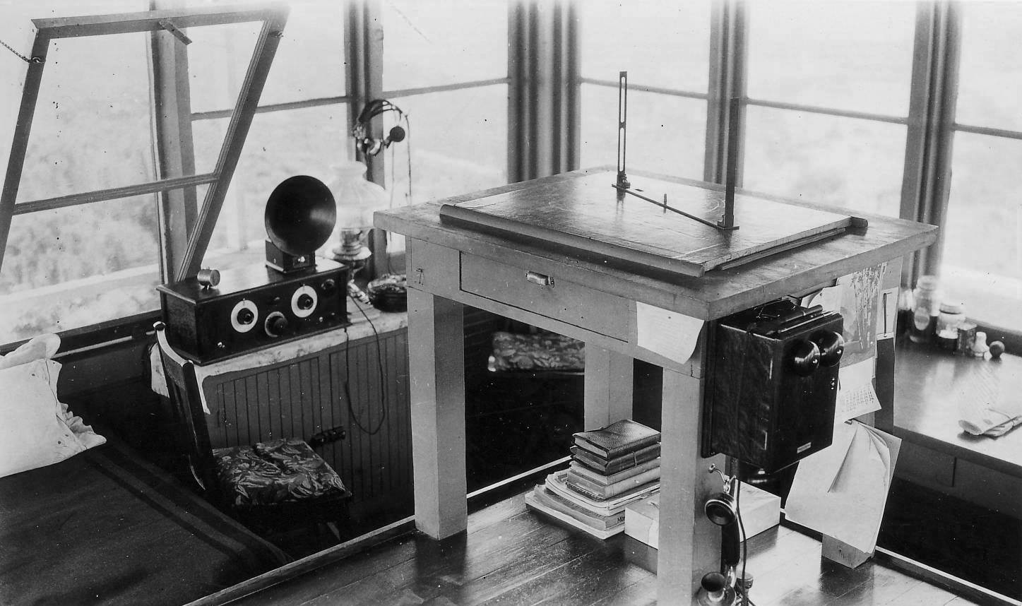 Cabin interior and fire finding alidade