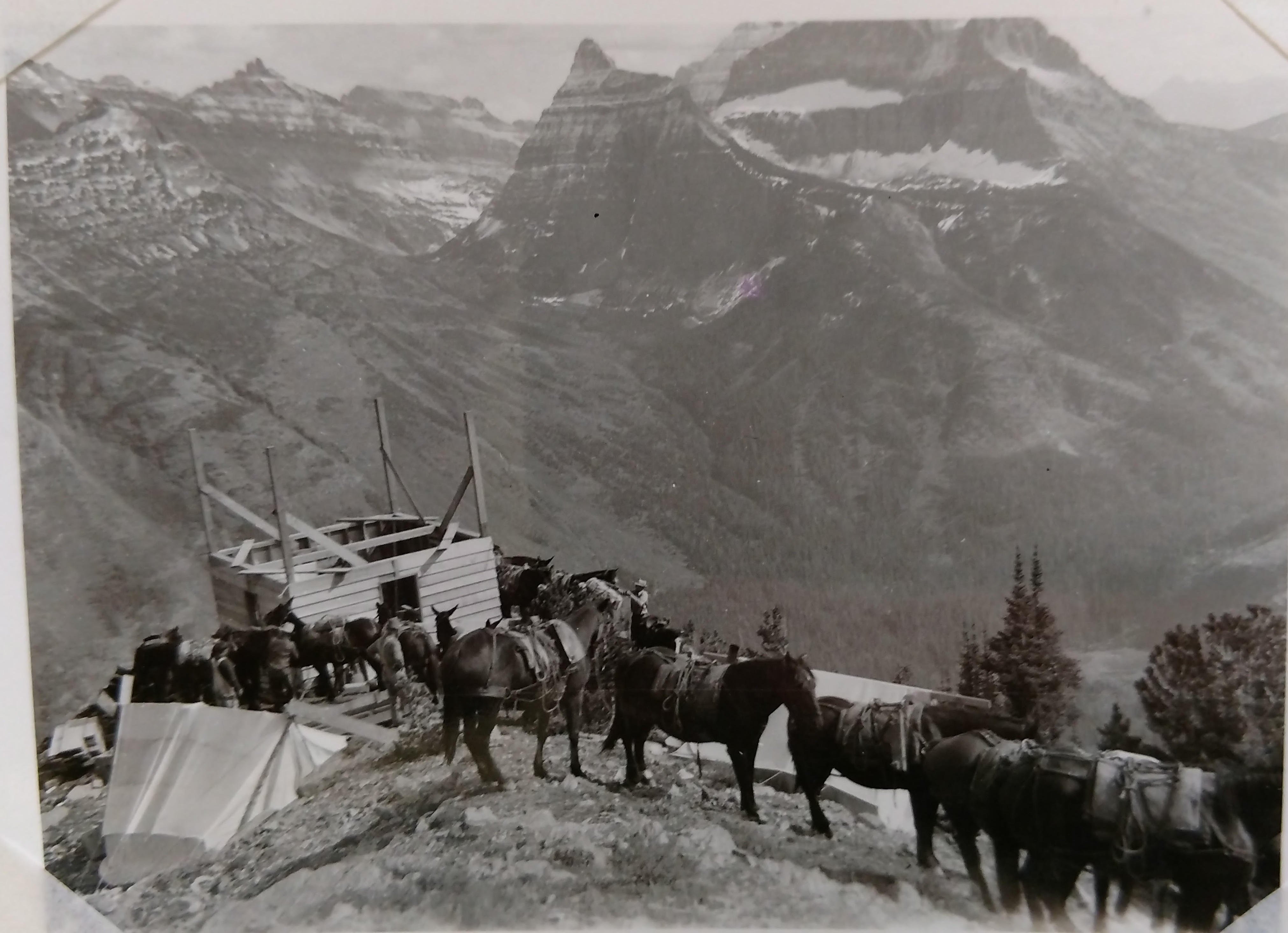 Porcupine Ridge under construction in 1939.  National Park Service