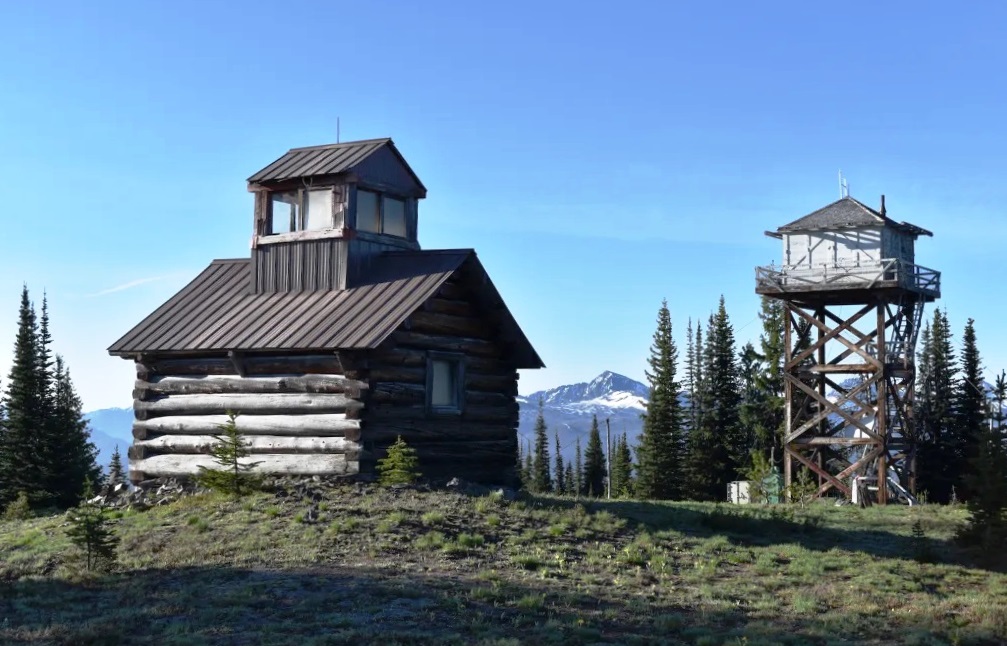 Monument 83 (Holdover Peak) Lookout - 2019
