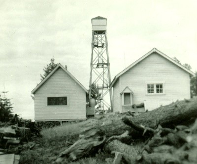 Lookout with garage and residence cabin - 1942