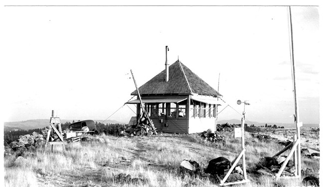 Calamity Butte Lookout - Ground cab - 1943